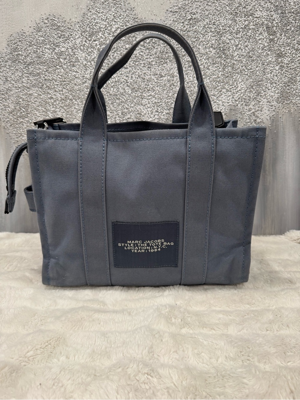 Marc Jacob’s The Tote Bag - Picture 3 of 10